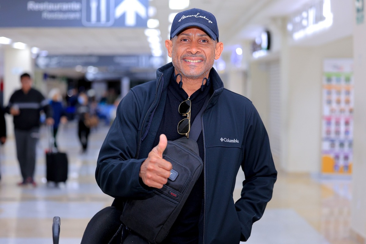 La noche de este lunes arribó a la ciudad de Torreón Fernando Tatis, mánager de Algodoneros del Unión Laguna. | Especial