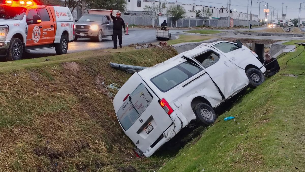 El personal de una compañía de grúas realizó maniobras para extraer el vehículo | Agustín Martínez