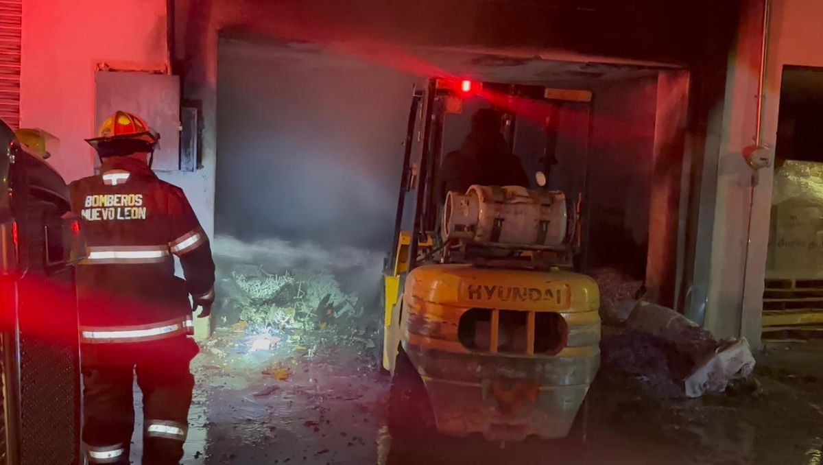 Previo al arribo de las corporaciones se utilizaron cinco extintores | Especial