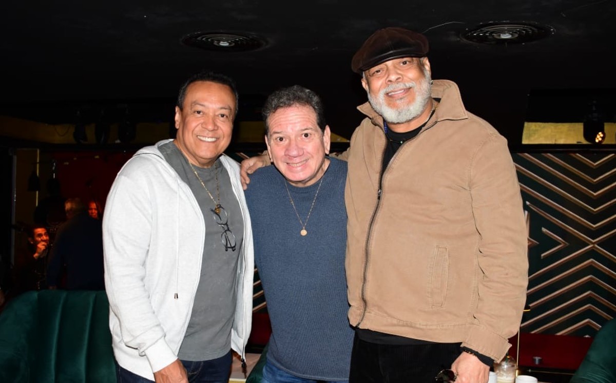 Todos los jueves van a transmitir un nuevo episodio. (Especial)