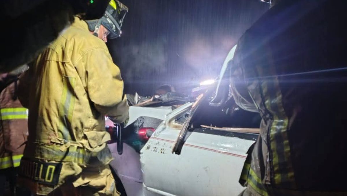 Choque entre camión de carga y camioneta deja siete muertos y cuatro heridos en Michoacán