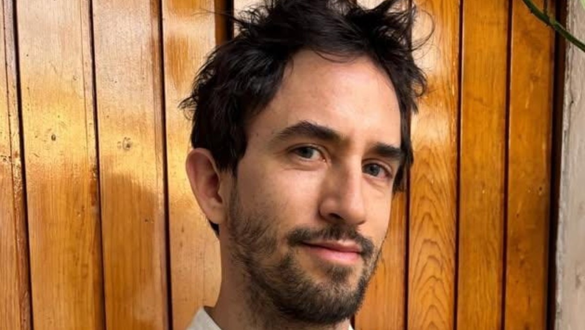 “El reto de la ficción es vivir desde otro cuerpo y otra perspectiva”: Daniel Saldaña París publica 'Los nombres de mi padre'