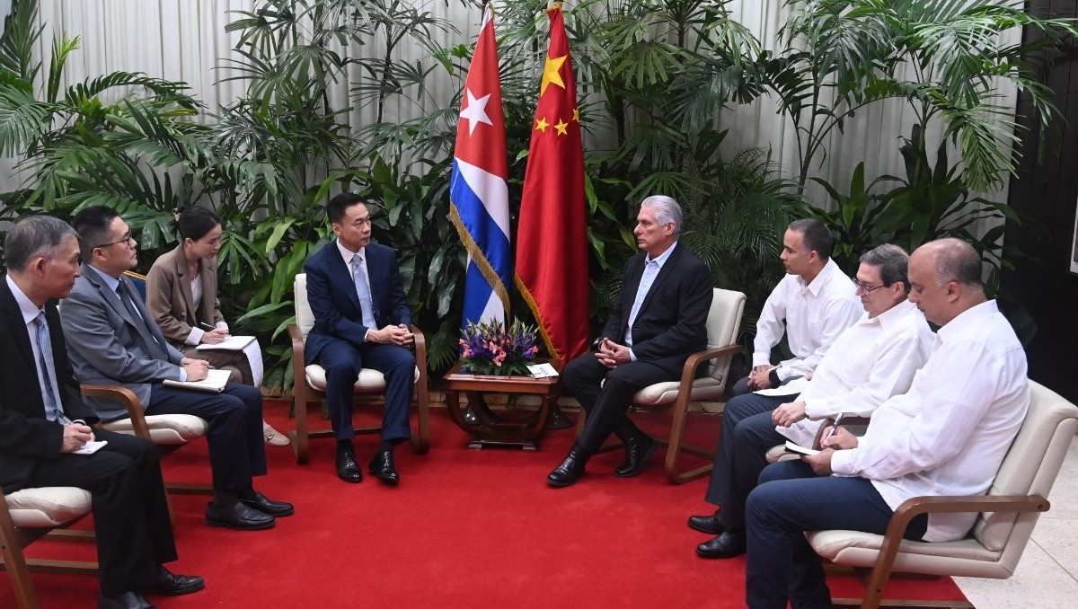 El embajador chino Hua Xin se reunió con el gobierno cubano. | X