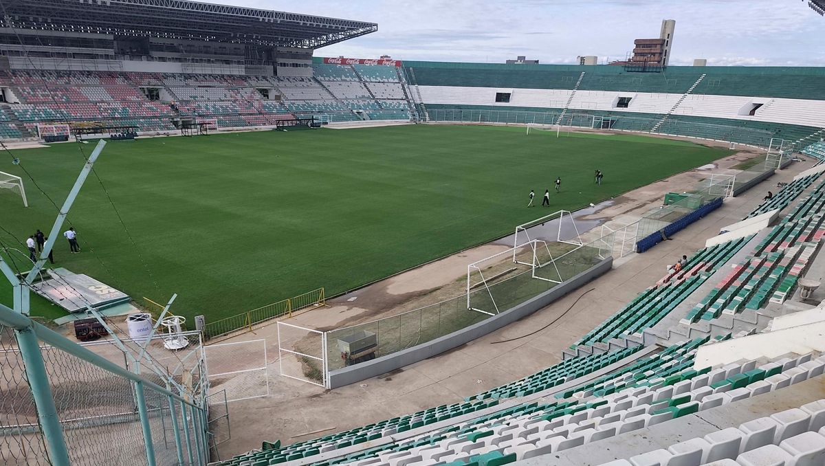 Estadio donde se jugará el amistoso de Bolivia y México está 'al 92 por ciento' de las obras (EFE)