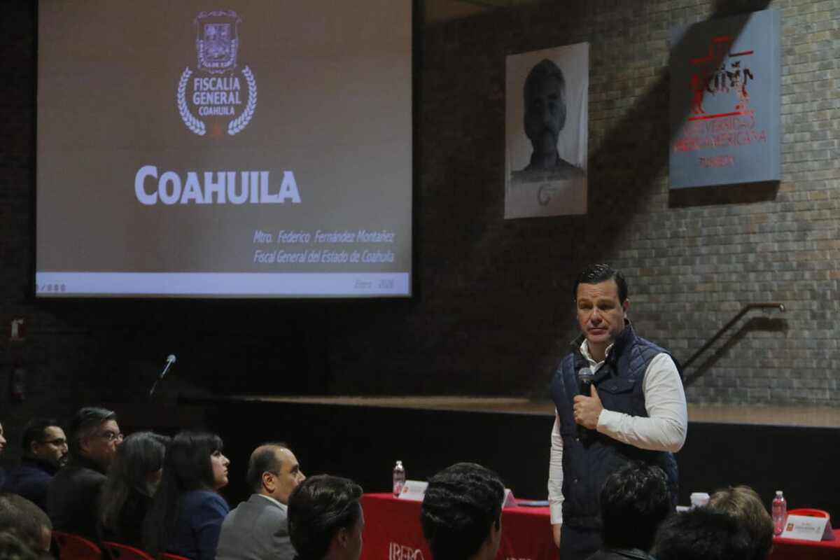 Federico Fernández Montañez en conferencia en la IBERO. | Manuel Guadarrama