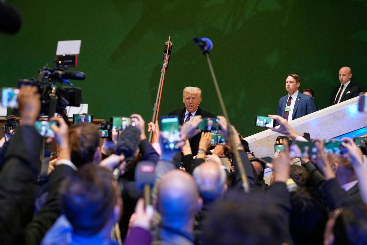 En su declaración a medios, Trump hizo referencia a los movimientos en la Marina estadunidense reportados por expertos. | AP