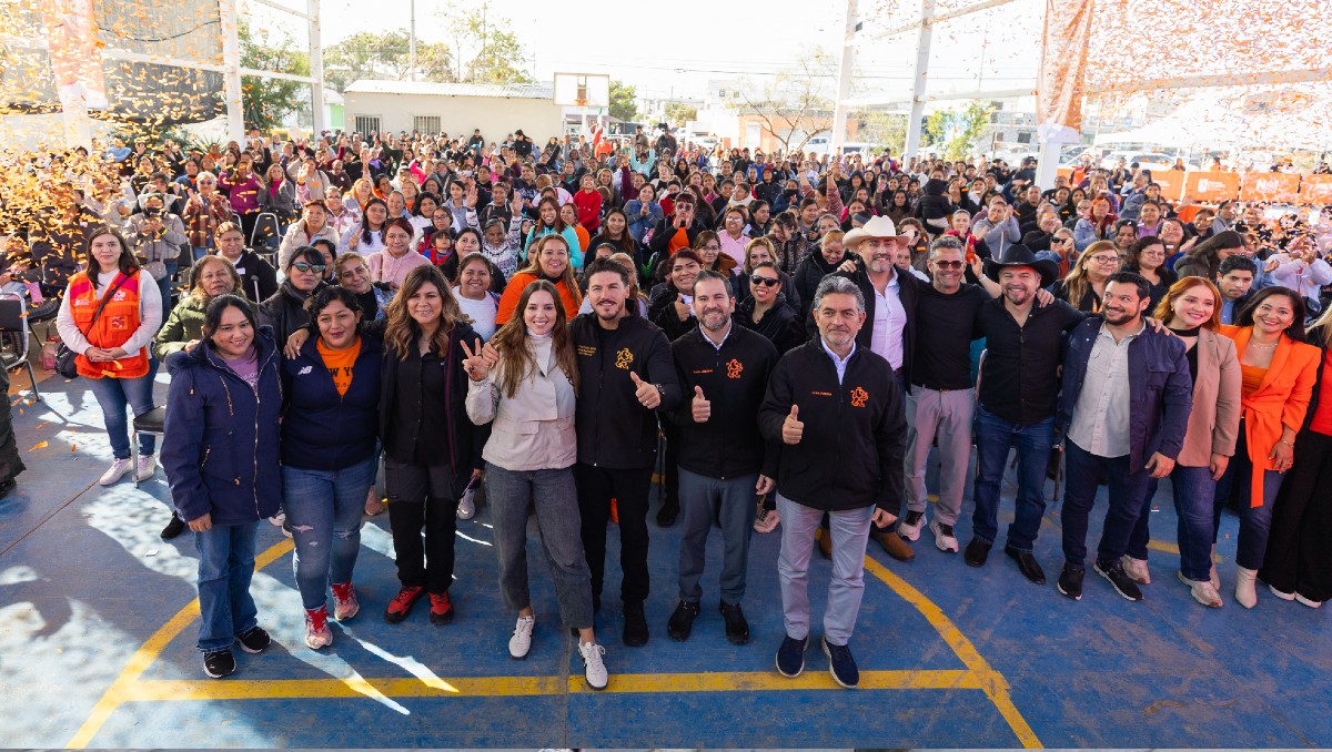 El gobernador de Nuevo León entregó tarjetas de "Ayudamos a las Mujeres" en el municipio de García. Especial