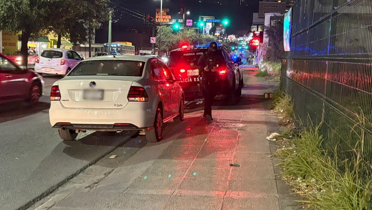 Los tres hombres fueron detenidos y trasladados por elementos de Fuerza Civil. Foto: Ángel Mercado