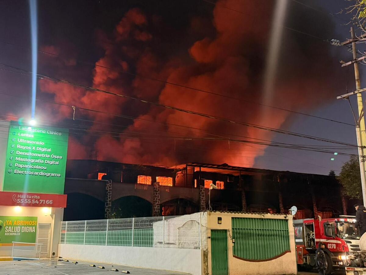 Incendio en fabrica de Xochimilco. | Foto Ramón Ramírez