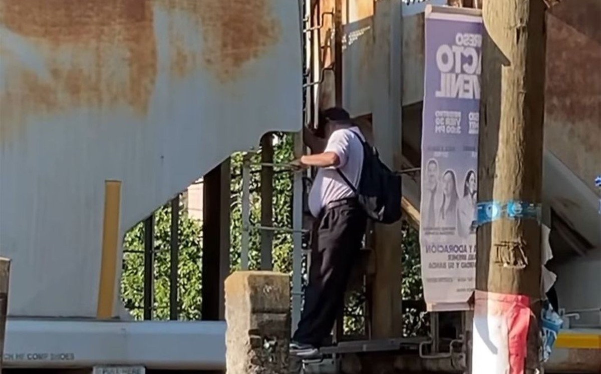 Peatón queda atrapado entre dos trenes en Ciudad Madero. | Redes