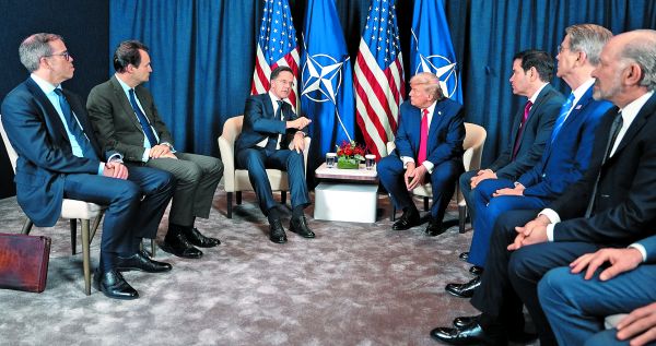 Trump pacta no usar la fuerza en Groenlandia, pero se aferra a la venta