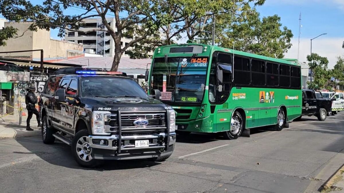 Camión atropella a pareja de la tercera edad en Guadalajara (Juan Carlos Munguía)