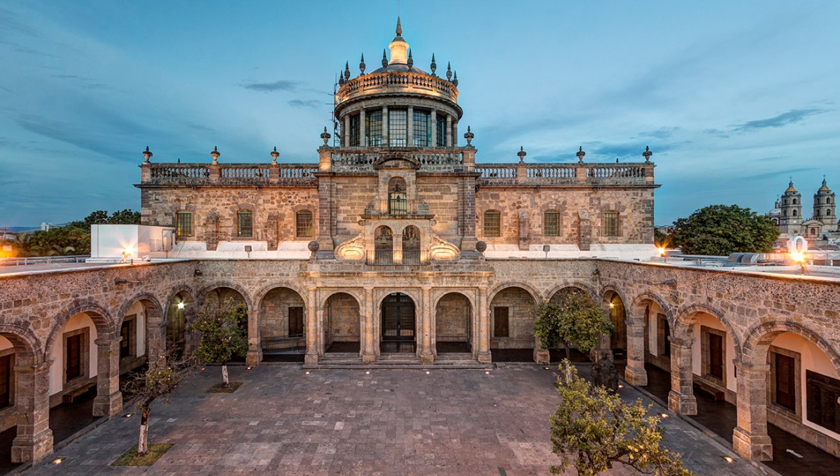 El icónico edificio Cabañas, engalana el centro de Guadalajara (Foto: Cortesía)