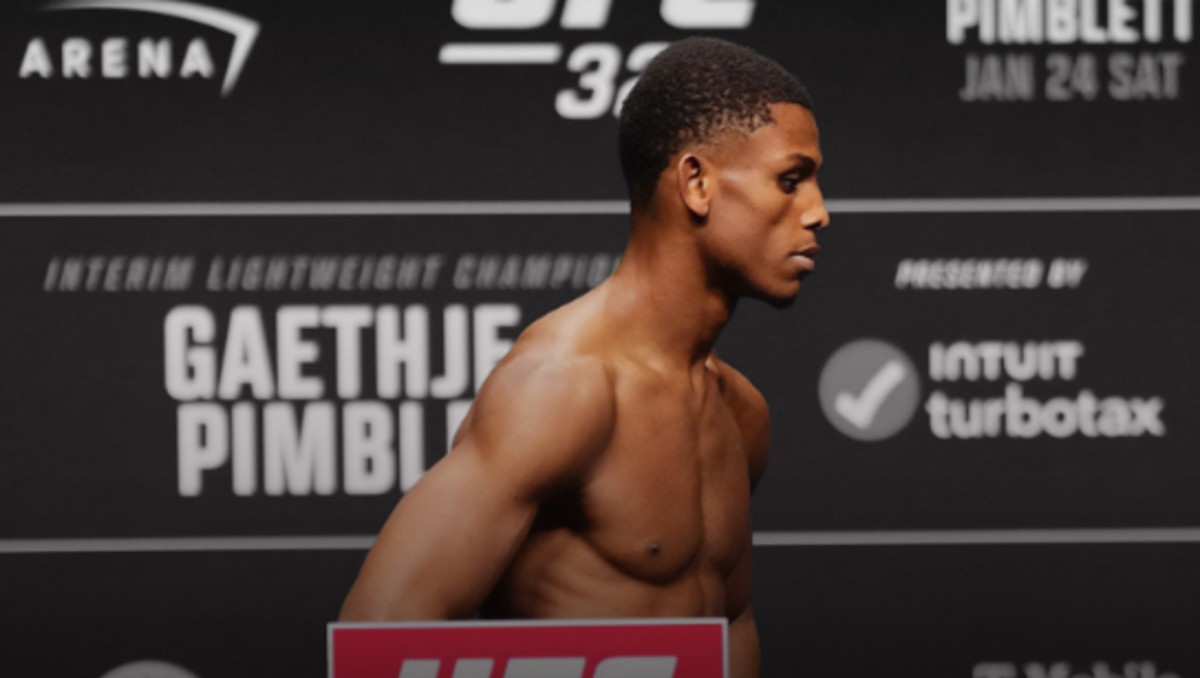 Pelador de la UFC Cameron Smotherman se desploma en pleno pesaje (Captura)