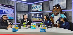 Tahily Medina y Emily Molina, jugadoras de Sultanes Femenil,  durante el programa La Hora de Willie