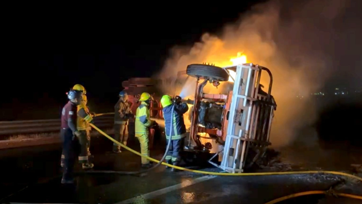 Tractocamión choca y se incendia en la Cuacnopalan-Oaxaca, Puebla | Especial