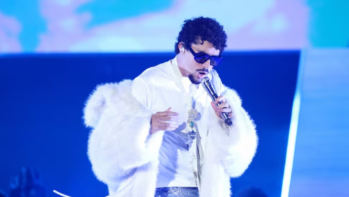 NFL y Bad Bunny anuncian colección que combina futbol americano, música y cultura