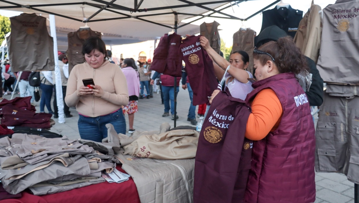 Bastan 400 pesos en Puebla para vestir como servidores de la nación | EsImagen