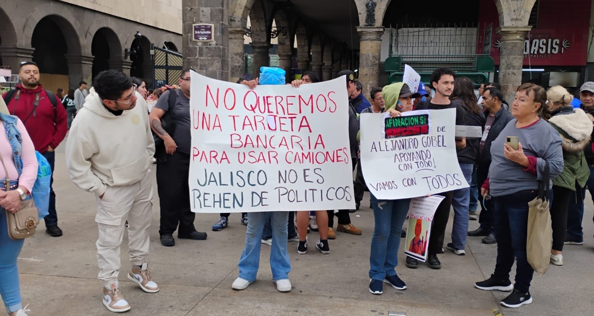 Ciudadanos tapatíos volvieron a manifestarse contra el aumento del transporte (Foto: Gloria Reza)