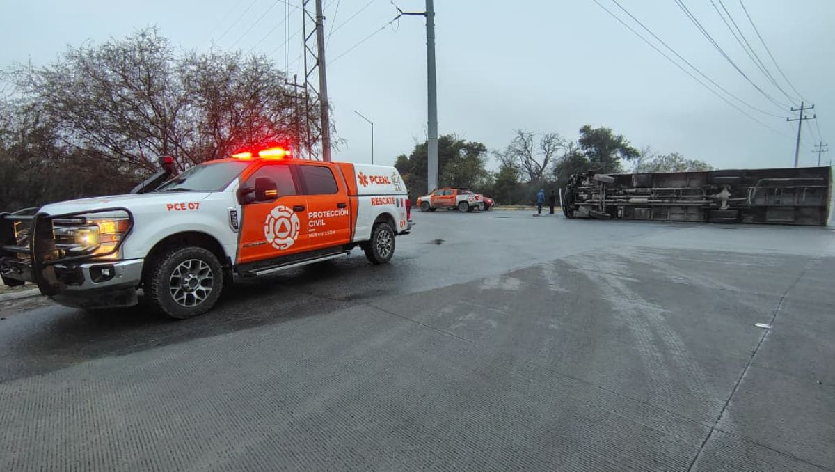 También se atendió el derrame de diésel en la carpeta asfáltica | Especial