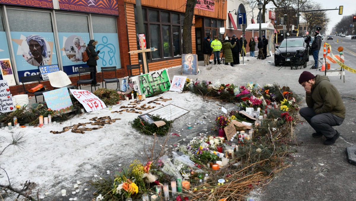 Cientos de habitantes se reunieron para conmemorar a Alex Pretti y Renee Good. | Reuters