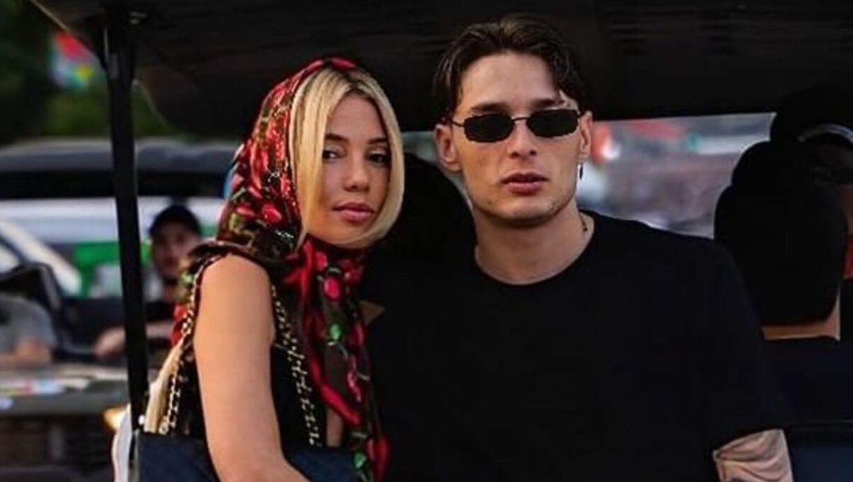 Hanna Howell, ex novia de Peso Pluma, exhibe al cantante al arremeter en su contra: "Están idolatrando a una persona horrible"