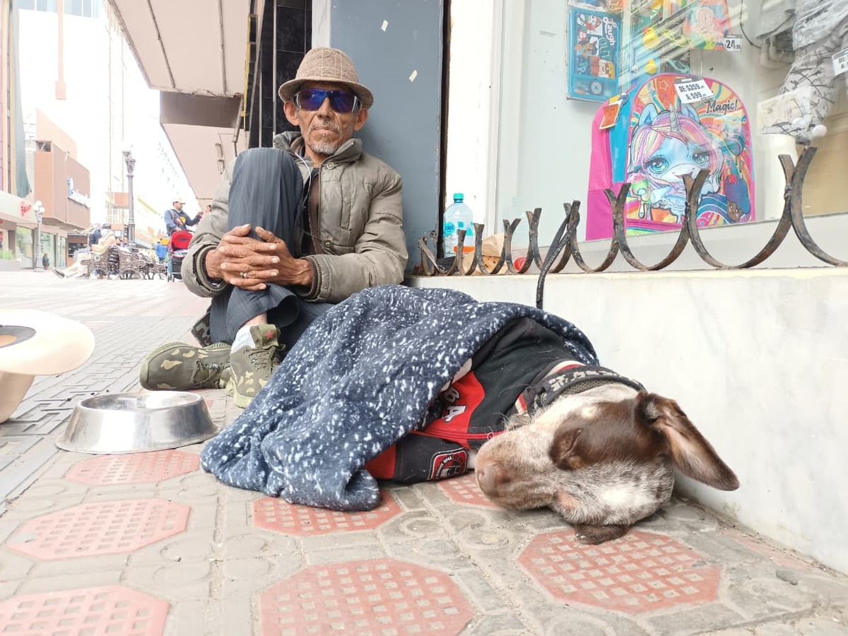 Adultos mayores enfrentan el frío en Tampico durante invierno