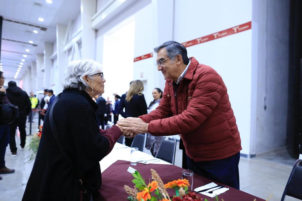 Aumento salarial y pensiones seguras garantiza Américo a las y los trabajadores del Estado