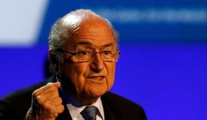 Joseph Blatter, ex presidente de FIFA, se mostró a favor de las declaraciones de Mark Pieth, quien recomendó a los aficionados no viajar a EU durante el Mundial