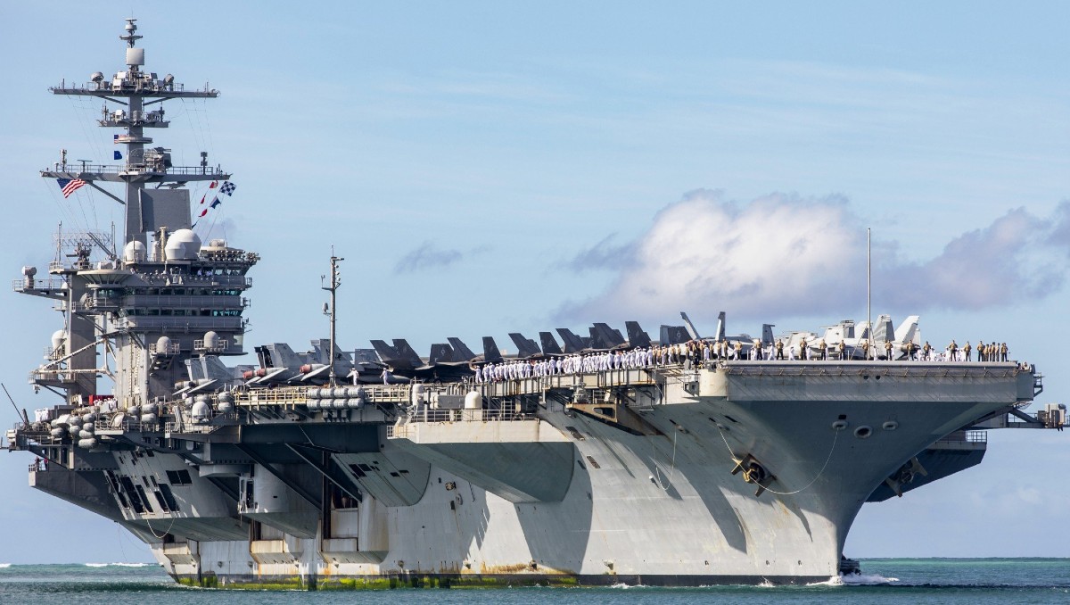 El USS Abraham Lincoln fue desplegado en Medio Oriente. | X