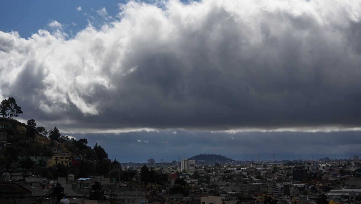 Se estima un cielo parcialmente nublado con bancos de niebla y ambiente frío. | Cuartoscuro