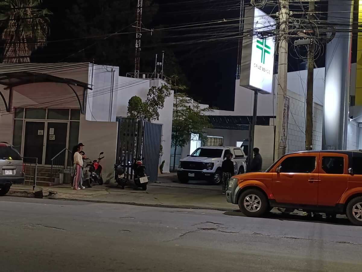 El hombre falleció cuando recibía atención en la Cruz Verde. (Vicente Torres)