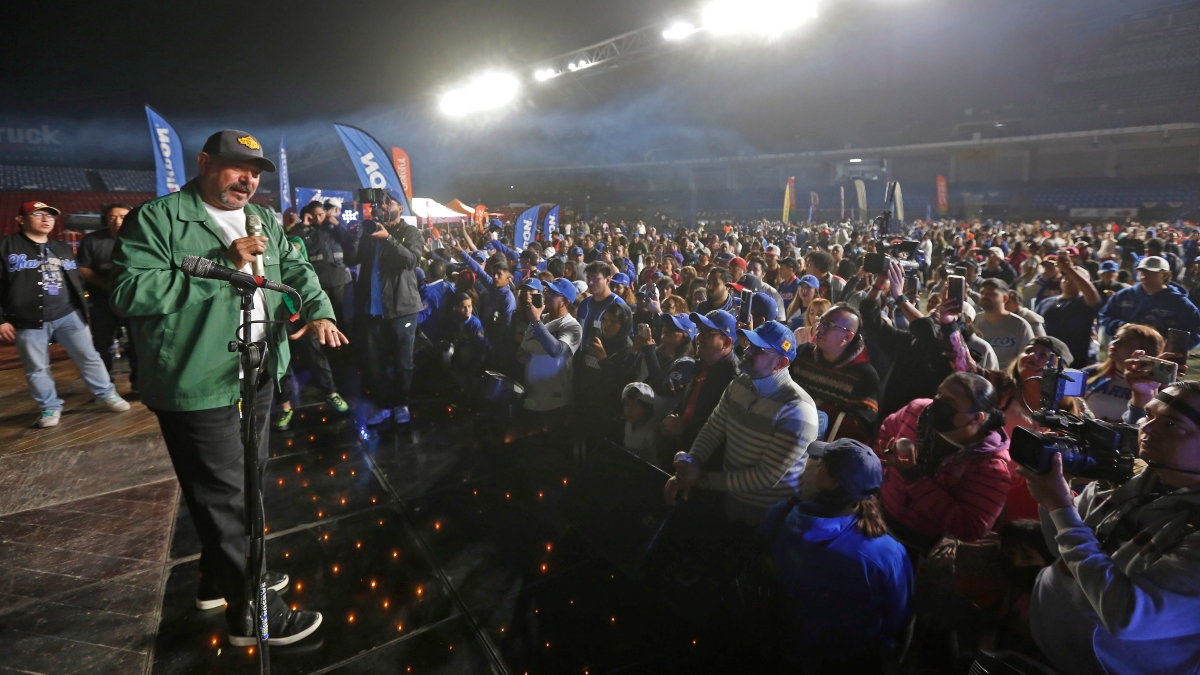 El mánager Benjamín Gil, fue uno de los más vitoreados esta noche en el Panamericano (Foto: Fernando Carranza)