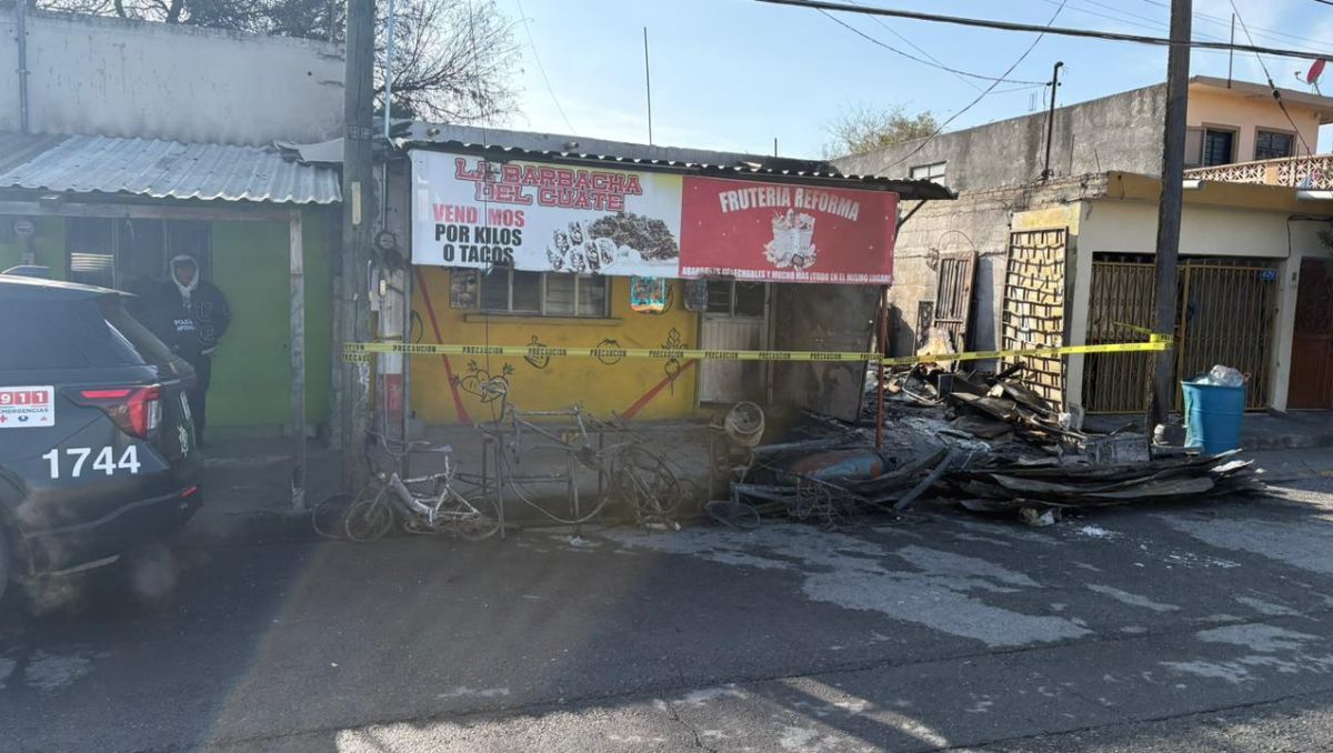 Las pérdidas fueron únicamente materiales, siendo afectado por completo el negocio de frutería | Ángel Mercado