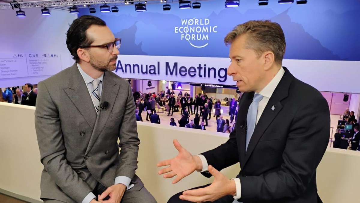 El periodista de MILENIO conversó con el directivo durante el Foro Económico Mundial, en Suiza. | Foto: Hugo Armando López