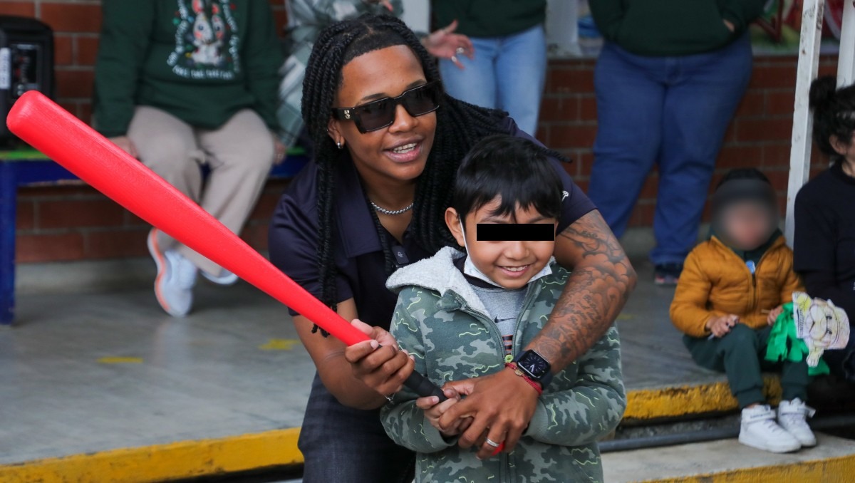 Suka Van Gurp visita CAM Monterrey por programa Sultanes Contigo (@SultanesFemenil)