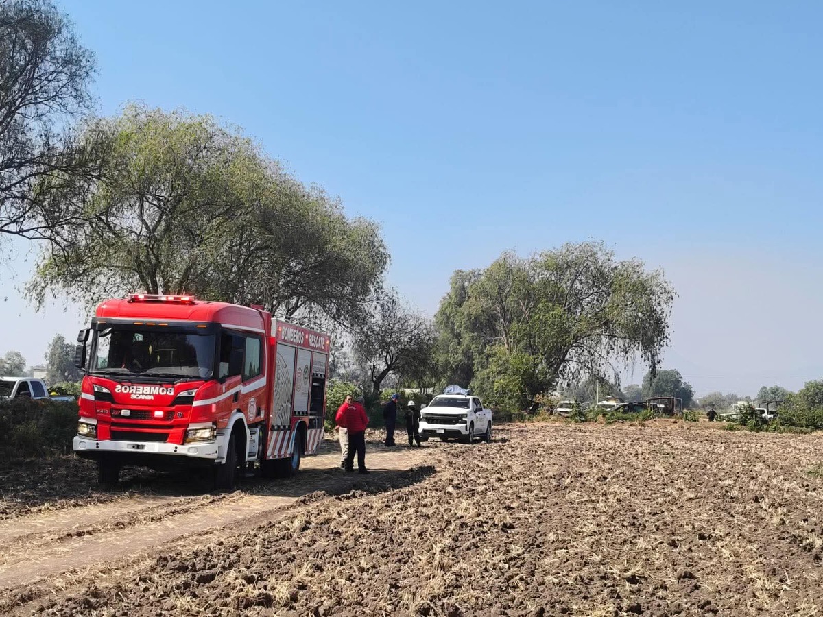 Autoridades de los tres órdenes de gobierno atienden una fuga de hidrocarburo. (Cortesía)