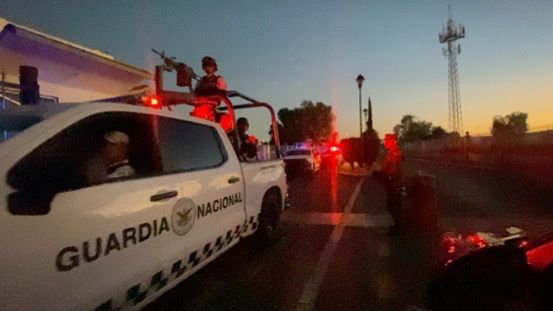 Aseguran vehículos con reporte de robo y de uso 'huachicolero' en bodega de Querétaro