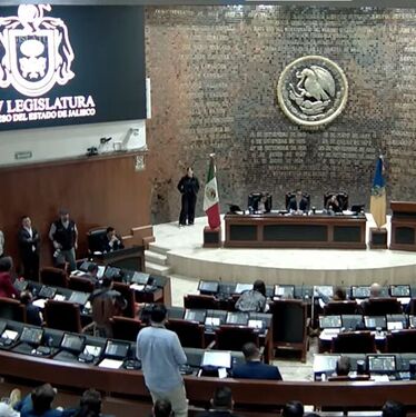 Se aprobó exhortar al gobernador a vetar el aumento a la tarifa del transporte y solicitó al IEPC convocar a un referéndum ciudadano