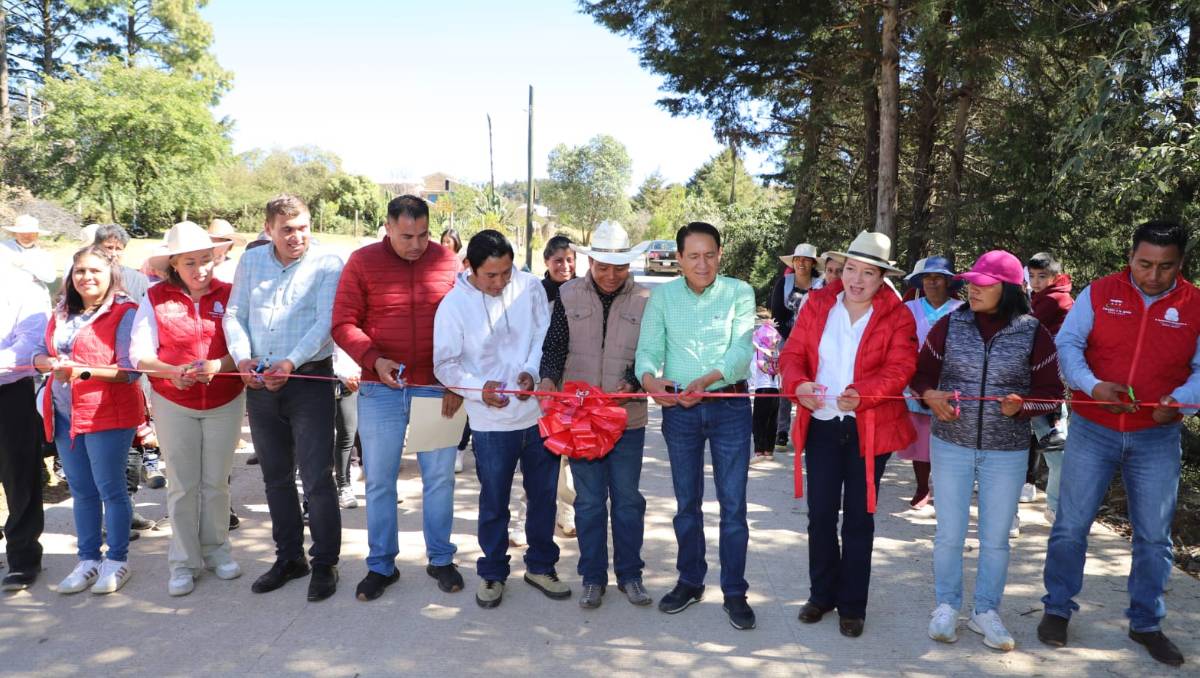 La gira inició en la comunidad de Mina Vieja, donde el alcalde visitó la obra de rehabilitación. Especial