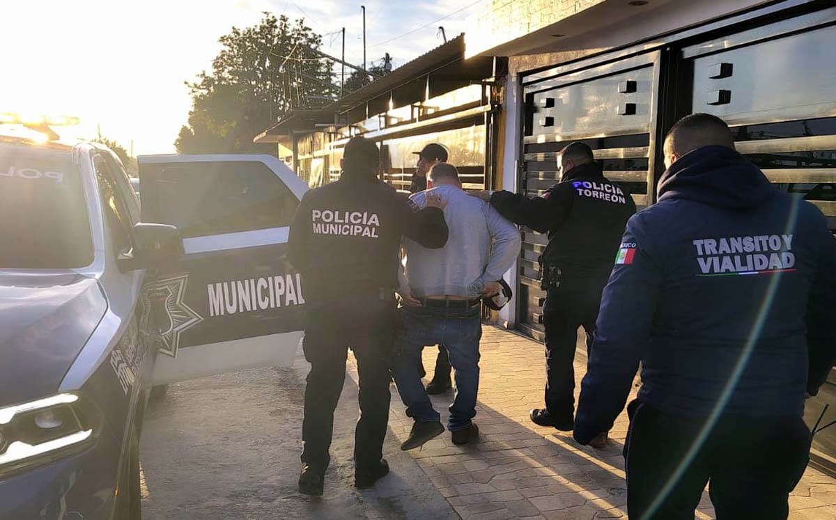 El hombre quedó detenido presuntamente por daños al medio ambiente. | Foto: Especial