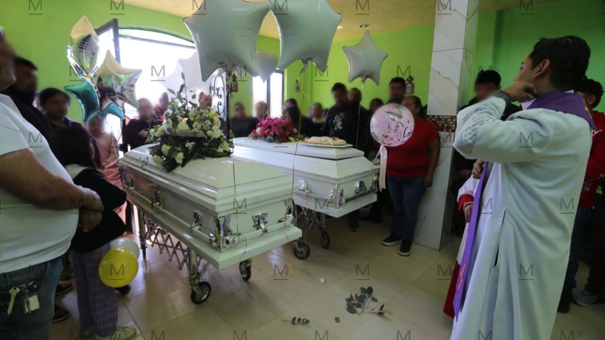 Durante la homilía, el párroco de la comunidad, Mario Alberto, centró su mensaje en la violencia que enfrenta el país. Foto: Dany Béjar.