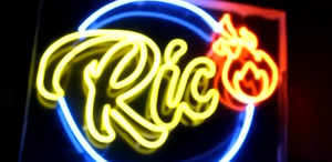 Miembros de la comunidad LGBT+ iniciaron un boicot en contra del bar Rico Club