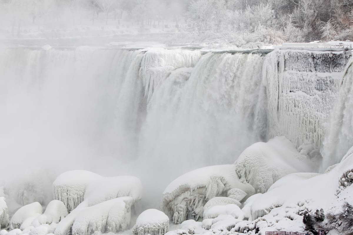 ¡Congeladas! Así lucen las Cataratas del Niágara ante las bajas temperaturas en EU y Canadá