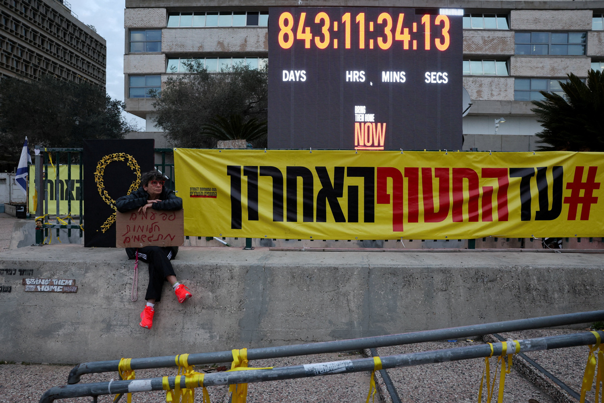 El reloj, ubicado en la plaza de Tel Aviv, se detendrá después de recibir al último rehén israelí. | Reuters