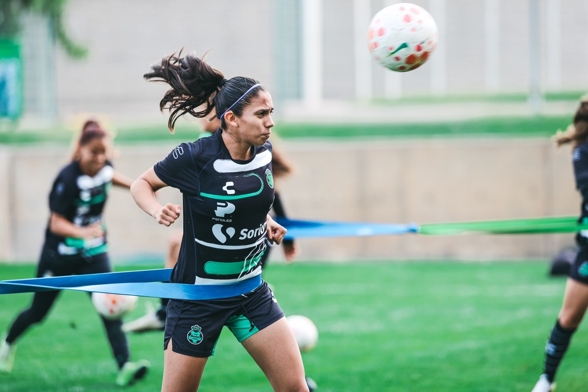 Santos Femenil se prepara para enfrentar a Rayadas en el Corona. | Especial