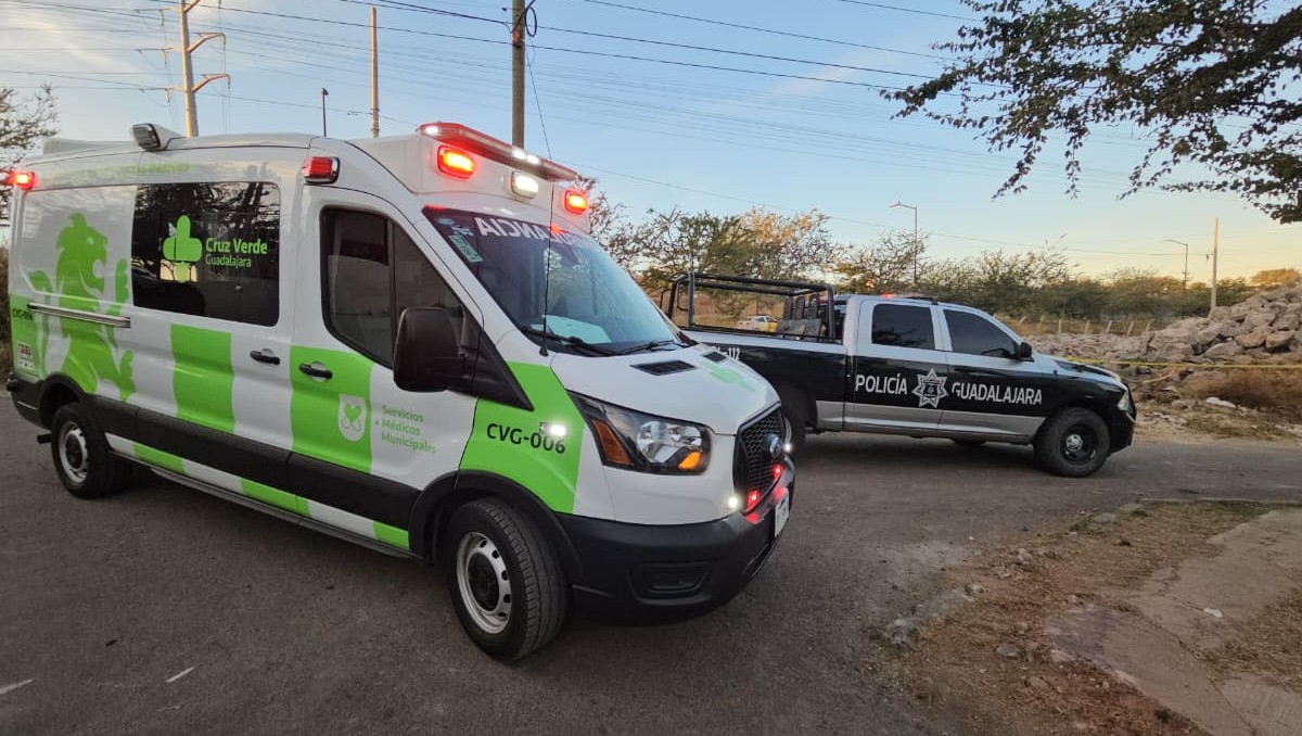 Autoridades atendieron el reporte del hombre asesinado en calles de Guadalajara (Juan Carlos Munguía)