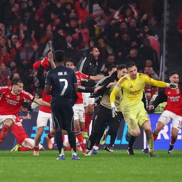 Benfica logró una contundente victoria ante Real Madrid para clasificar a los Playoffs de la Champions League