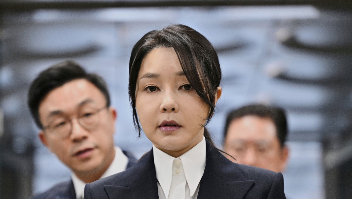 La ex primera dama de Corea del Sur es condenada a 20 meses de prisión. | AP