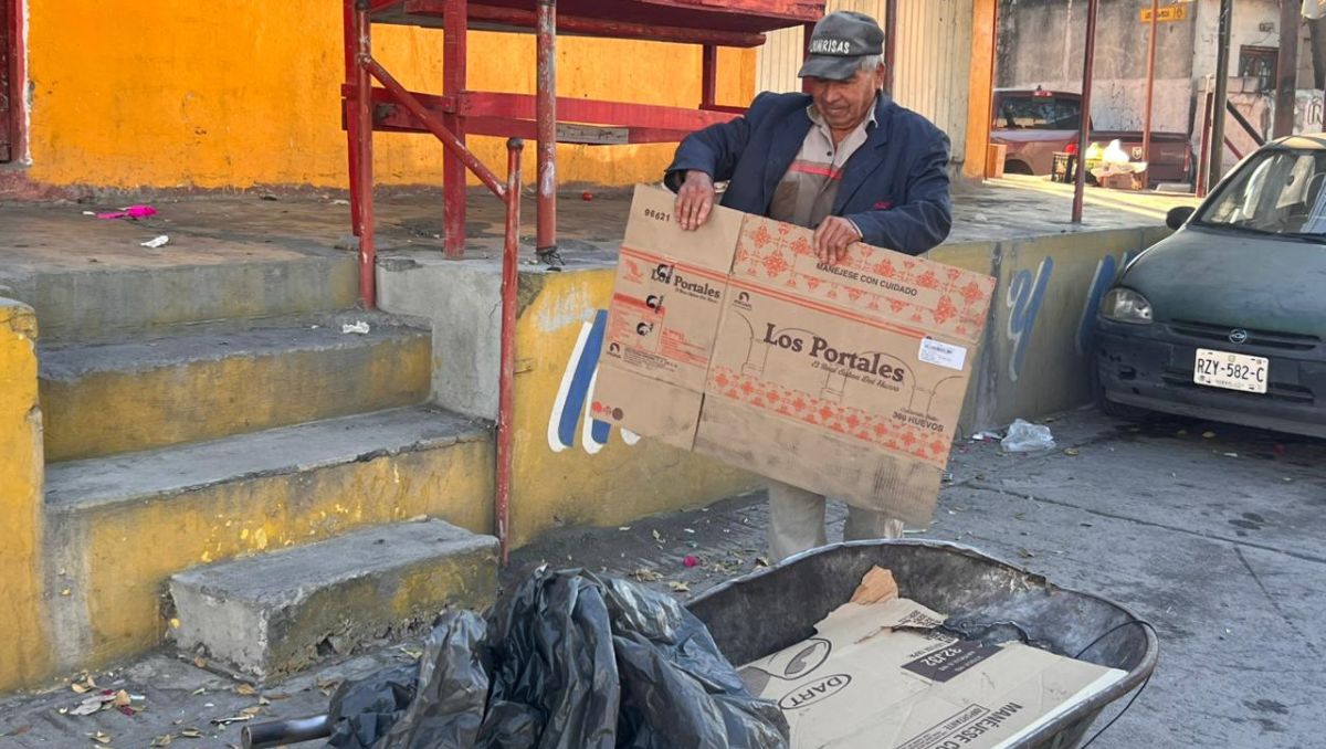 Don Ponciano, de 84 años, sale a la calle a recolectar cartón, plástico y aluminio | Édgar Plata